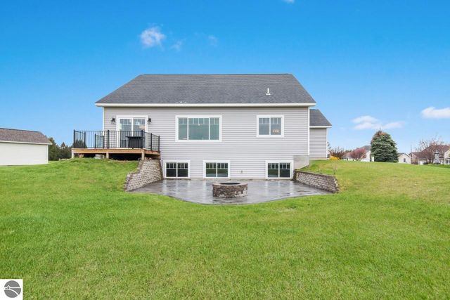 1432 Bee Court, Traverse City, MI 49696