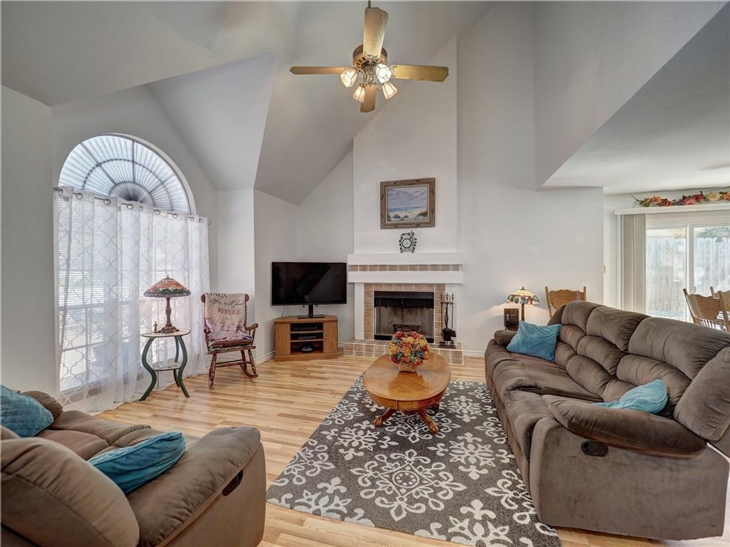 230 Winding Way, Rockport, TX 78382 — photo 3