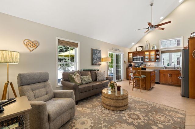 7 Dornoch Cir 7, Chelmsford, MA 01863