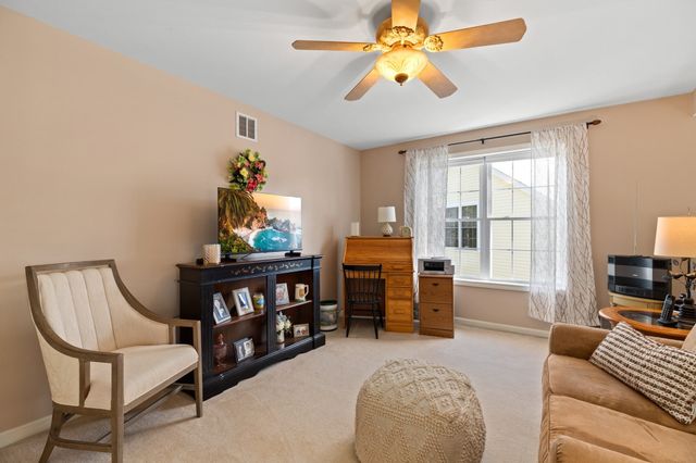 7 Dornoch Cir 7, Chelmsford, MA 01863