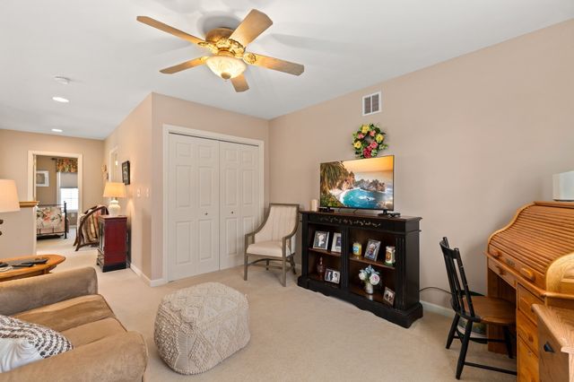 7 Dornoch Cir 7, Chelmsford, MA 01863