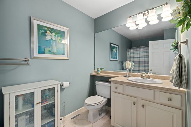 7 Dornoch Cir 7, Chelmsford, MA 01863