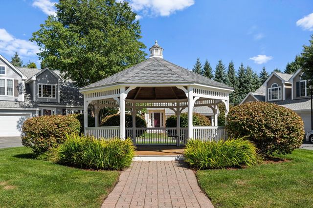 7 Dornoch Cir 7, Chelmsford, MA 01863