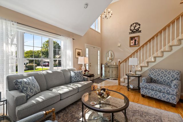 7 Dornoch Cir 7, Chelmsford, MA 01863