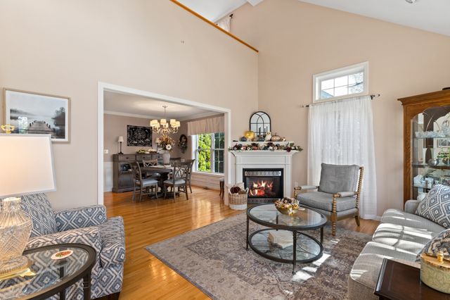 7 Dornoch Cir 7, Chelmsford, MA 01863