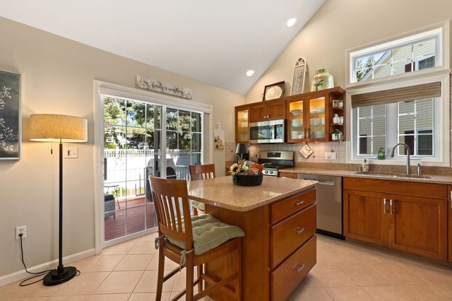 7 Dornoch Cir 7, Chelmsford, MA 01863