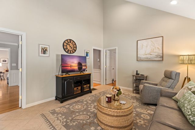 7 Dornoch Cir 7, Chelmsford, MA 01863