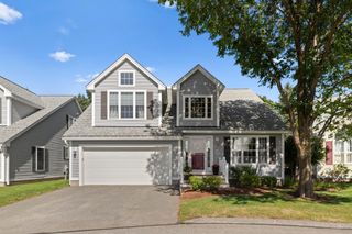 7 Dornoch Cir 7, Chelmsford, MA 01863