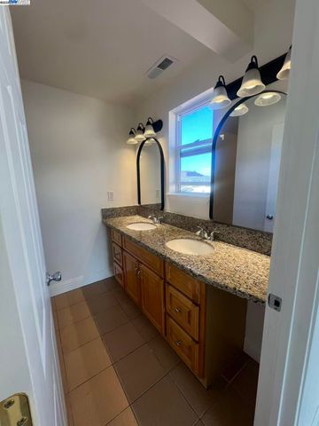 505 Nevin Ave, Richmond, CA 94801