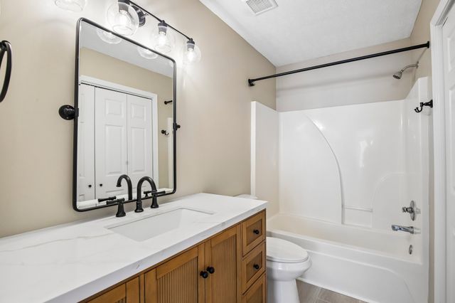 677 Belgium Dr, Hermitage, TN 37076