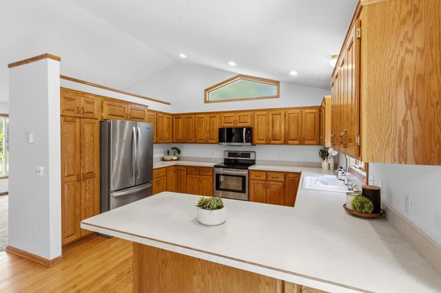 408 Coyote Trail, Lino Lakes, MN 55014