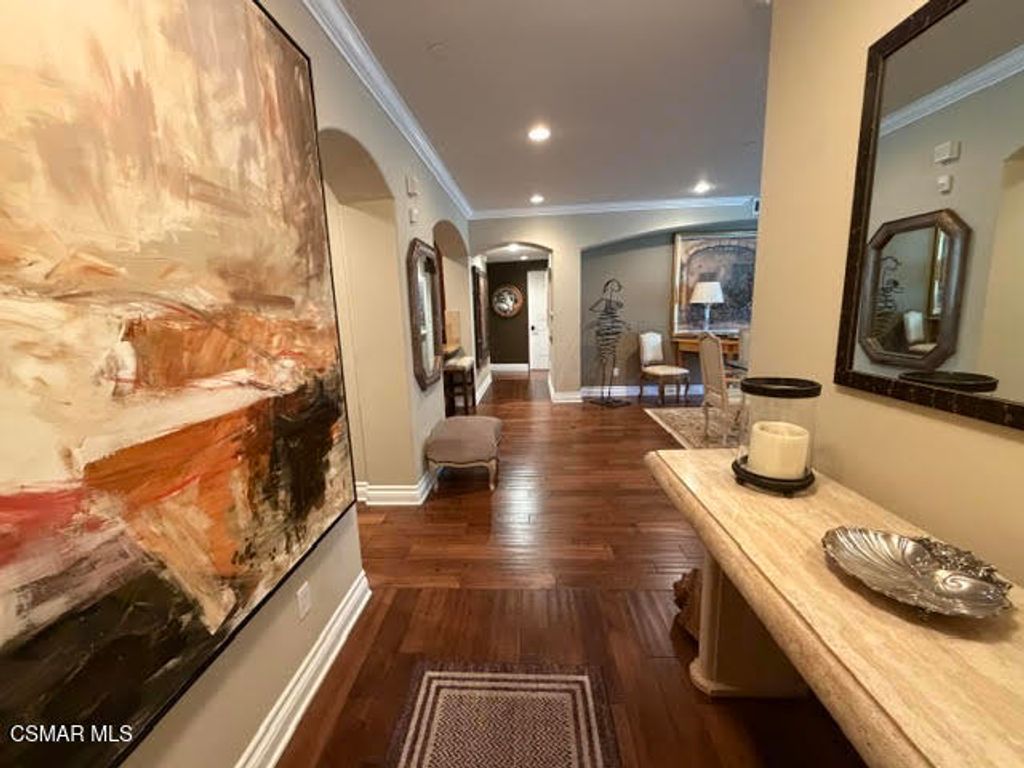 Image 2 of property listing at 12050 Guerin Street 202, Studio City, CA 91604