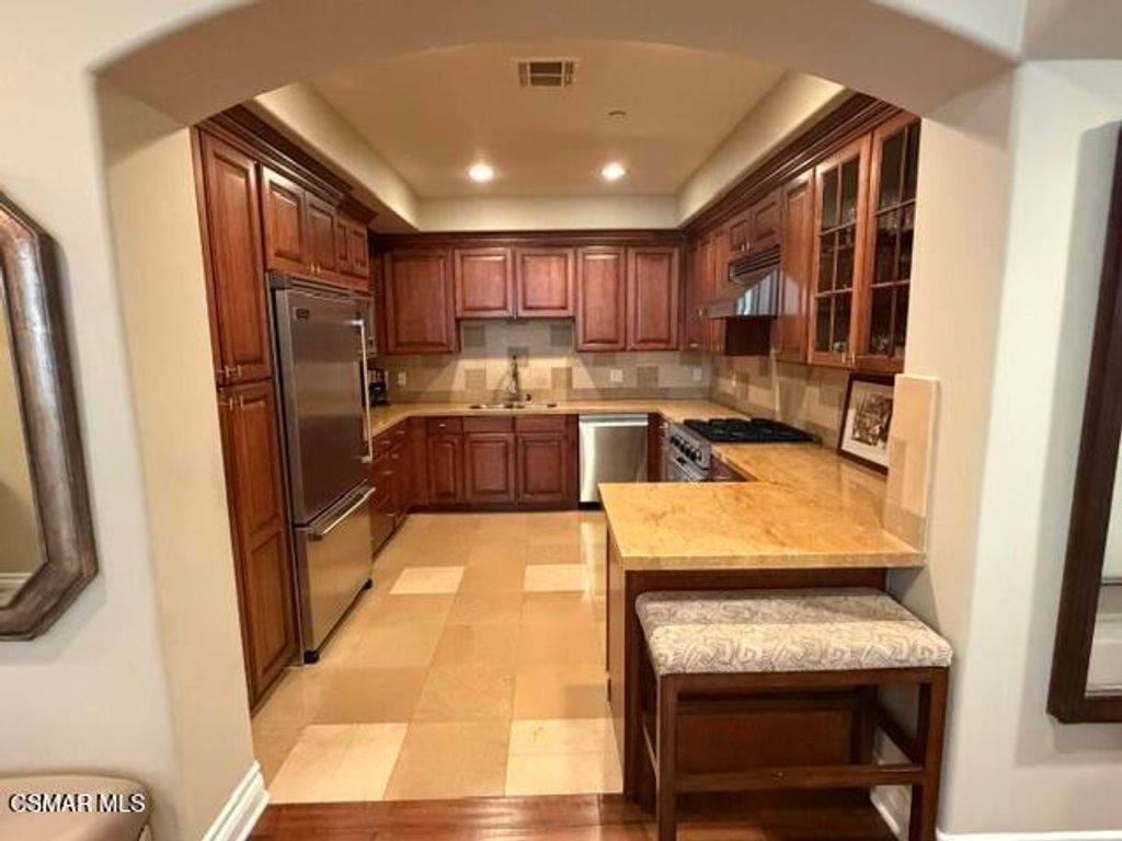 Image 6 of property listing at 12050 Guerin Street 202, Studio City, CA 91604