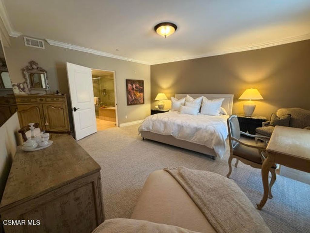 Image 8 of property listing at 12050 Guerin Street 202, Studio City, CA 91604