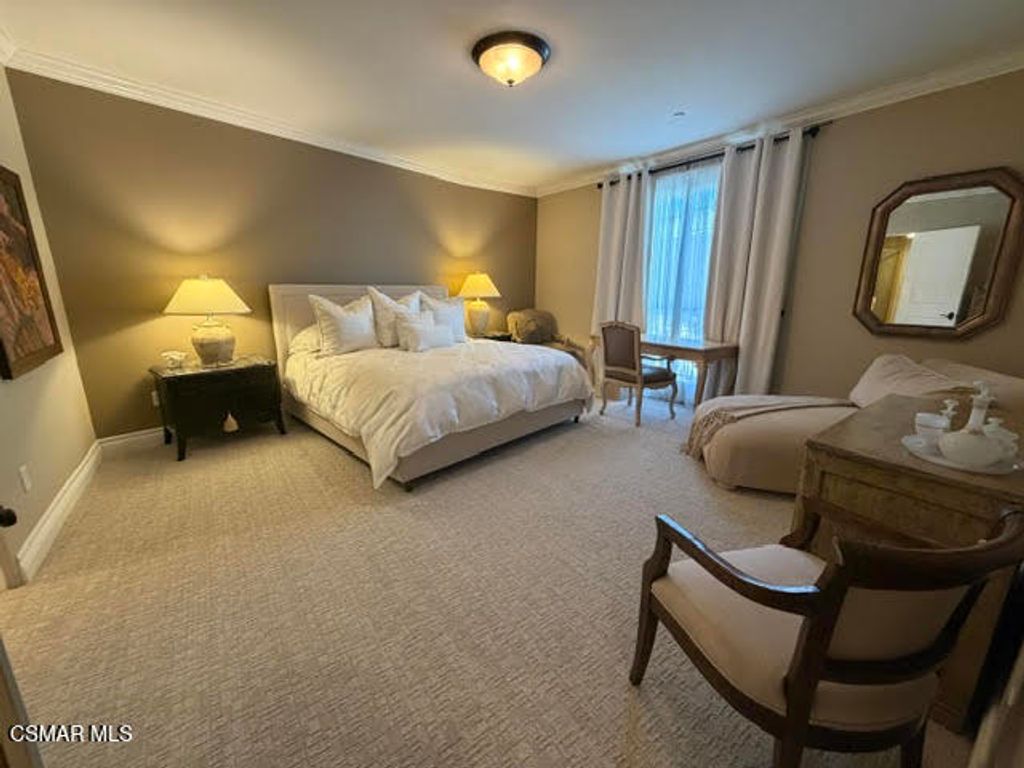 Image 9 of property listing at 12050 Guerin Street 202, Studio City, CA 91604