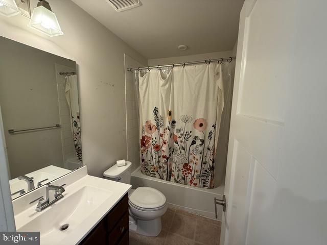 33 PEACOCK CIR, Sewell, NJ 08080