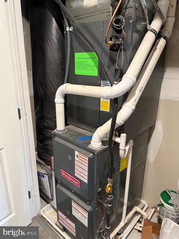 33 PEACOCK CIR, Sewell, NJ 08080