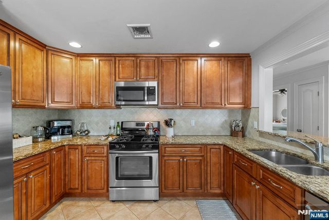 26 Franklin Street 2, Elmwood Park, NJ 07407