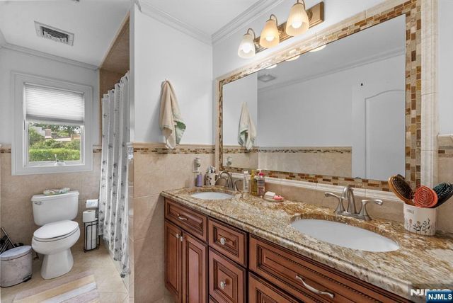 26 Franklin Street 2, Elmwood Park, NJ 07407