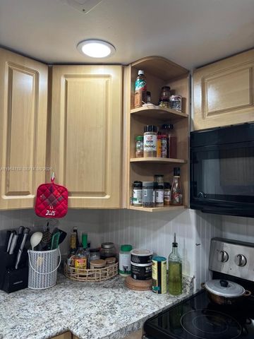 9365 Fontainebleau Blvd E105, Miami, FL 33172