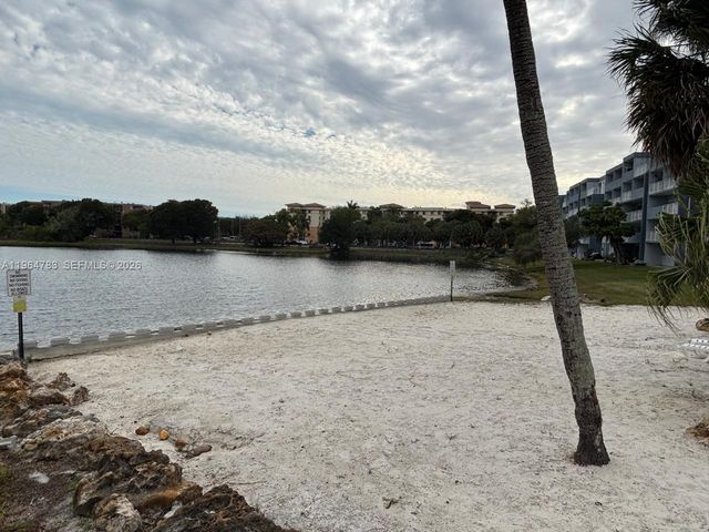 9365 Fontainebleau Blvd E105, Miami, FL 33172