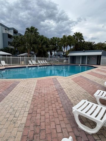 9365 Fontainebleau Blvd E105, Miami, FL 33172