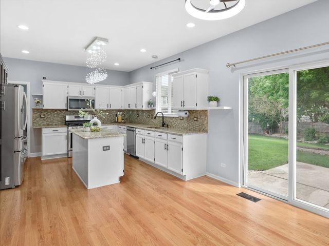 1208 Amaranth Drive, Naperville, IL 60564