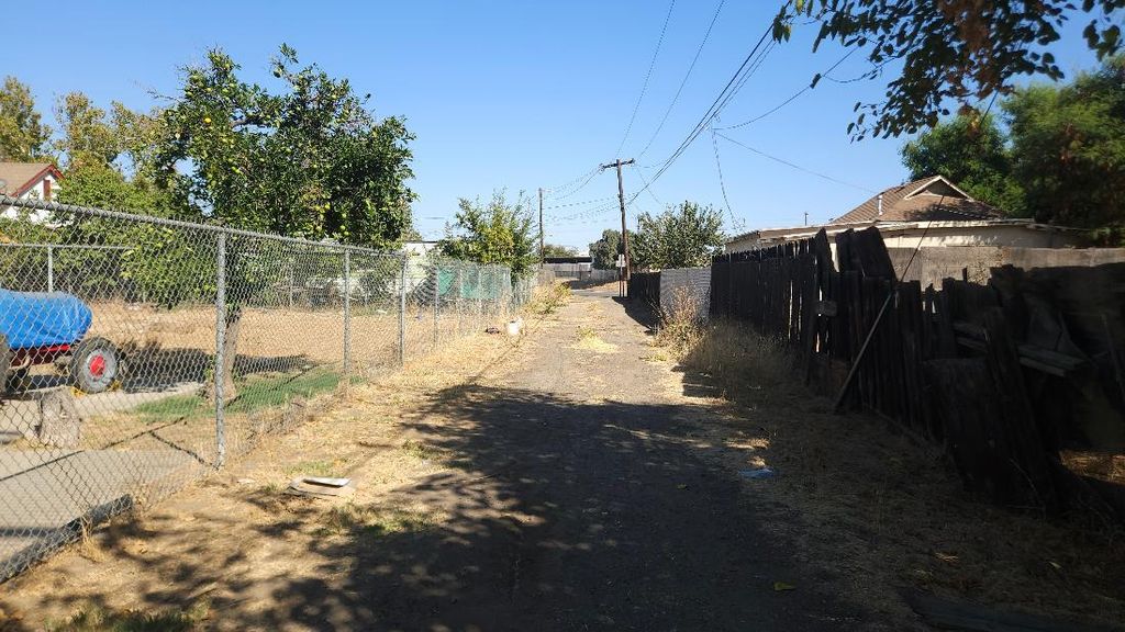 Image 10 of property listing at 2167 S Rose Avenue, Fresno, CA 93706
