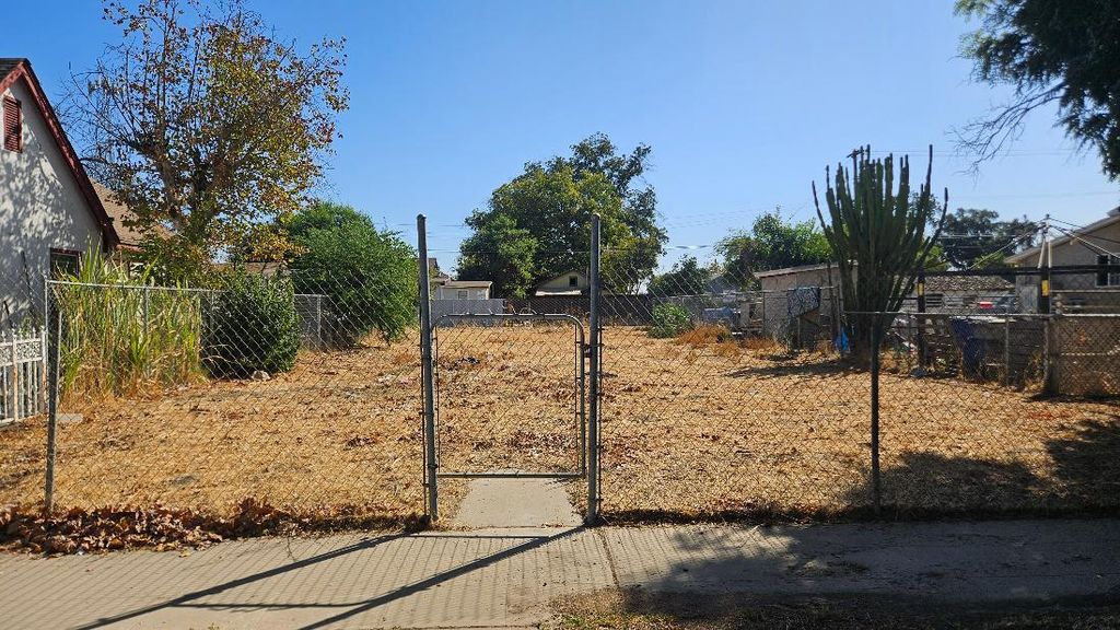 Image 2 of property listing at 2167 S Rose Avenue, Fresno, CA 93706