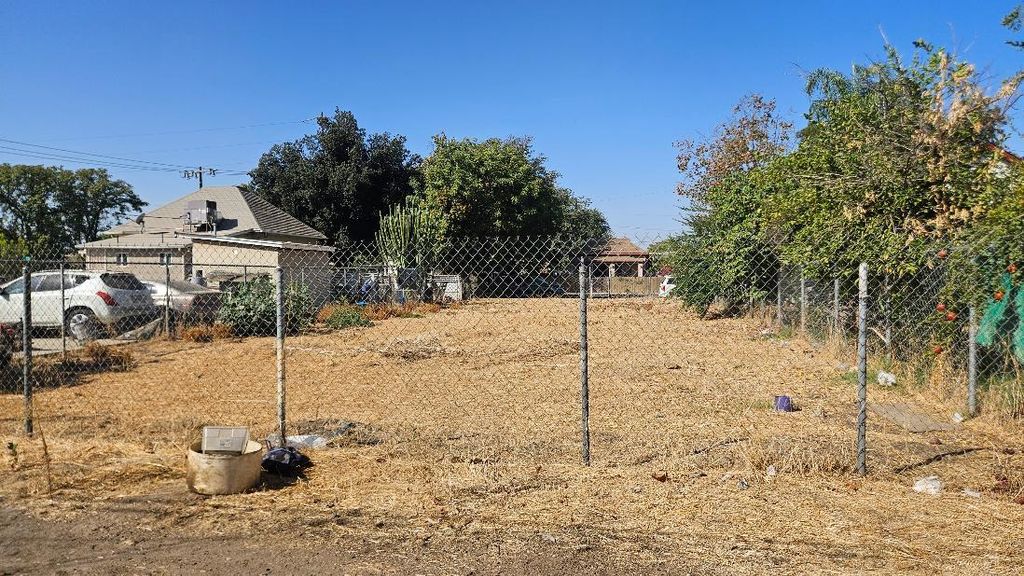 Image 5 of property listing at 2167 S Rose Avenue, Fresno, CA 93706