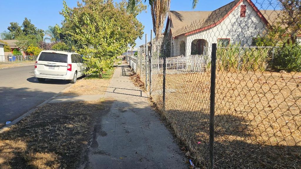 Image 8 of property listing at 2167 S Rose Avenue, Fresno, CA 93706