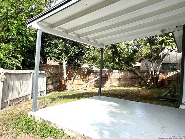 13902 LAUREL HOLLOW DR, San Antonio, TX 78232