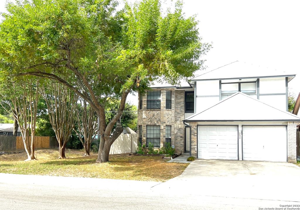 13902 LAUREL HOLLOW DR, San Antonio, TX 78232