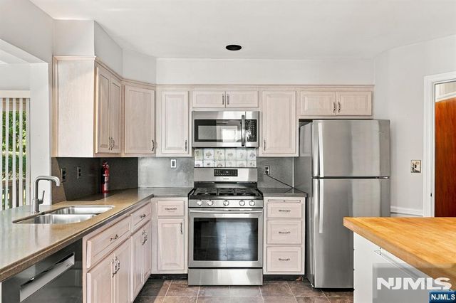 691 Cooper Avenue, Oradell, NJ 07649