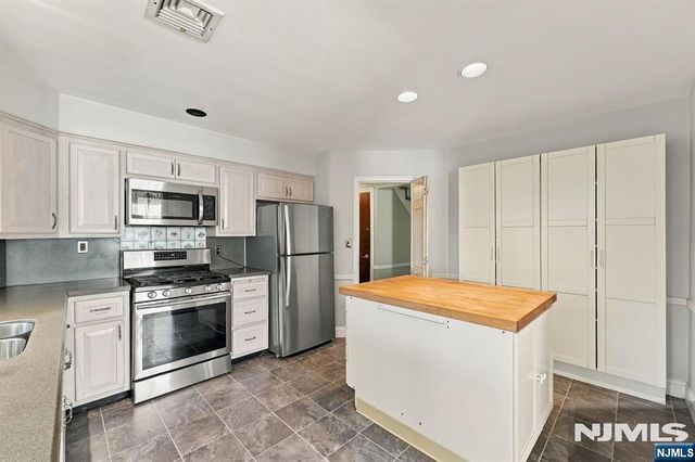 691 Cooper Avenue, Oradell, NJ 07649