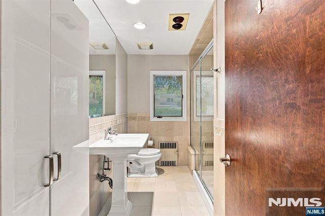 691 Cooper Avenue, Oradell, NJ 07649