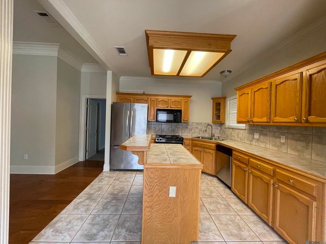 10580 Springglen Ct, Baton Rouge, LA 70810