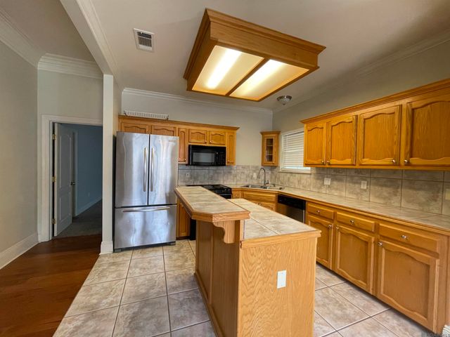 10580 Springglen Ct, Baton Rouge, LA 70810