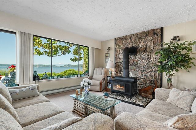 831 Shorecrest Drive, Oak Harbor, WA 98277