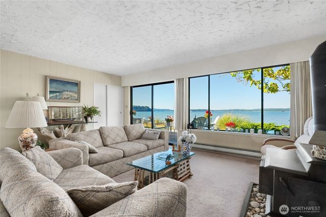 831 Shorecrest Drive, Oak Harbor, WA 98277