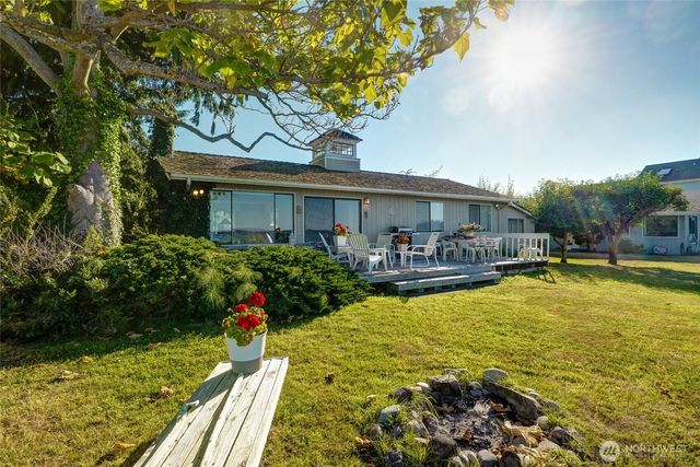 831 Shorecrest Drive, Oak Harbor, WA 98277