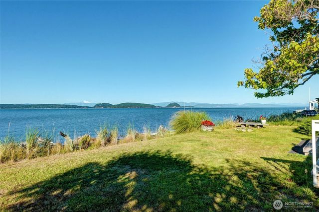 831 Shorecrest Drive, Oak Harbor, WA 98277