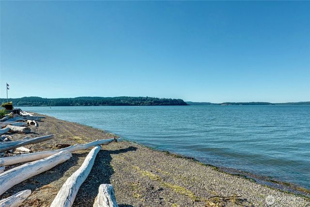831 Shorecrest Drive, Oak Harbor, WA 98277