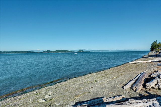 831 Shorecrest Drive, Oak Harbor, WA 98277