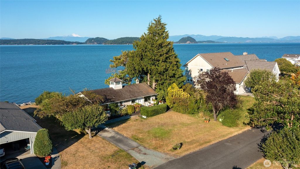 831 Shorecrest Drive, Oak Harbor, WA 98277