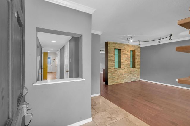12985 Trail Hollow Drive 6, Houston, TX 77079