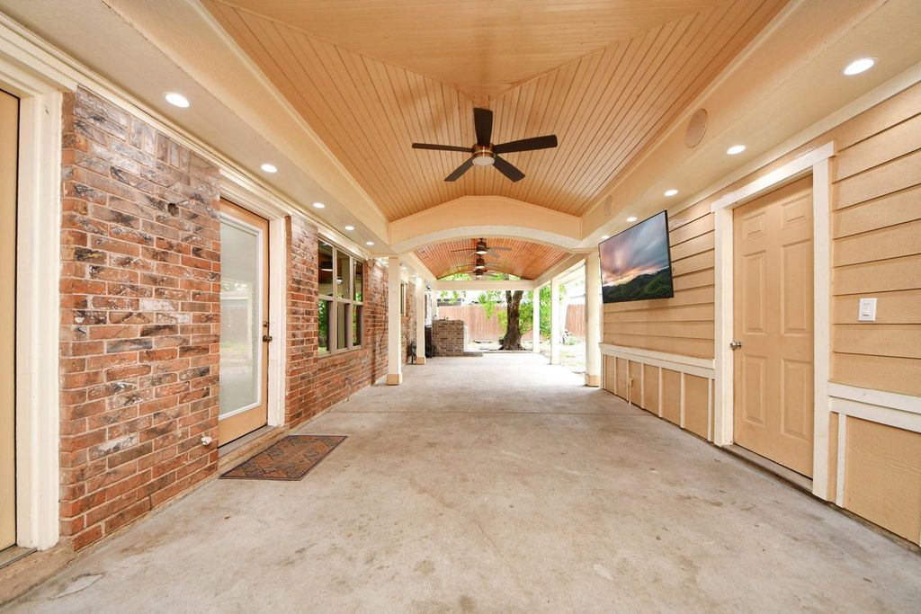 8931 Jackwood Street, Houston, TX 77036