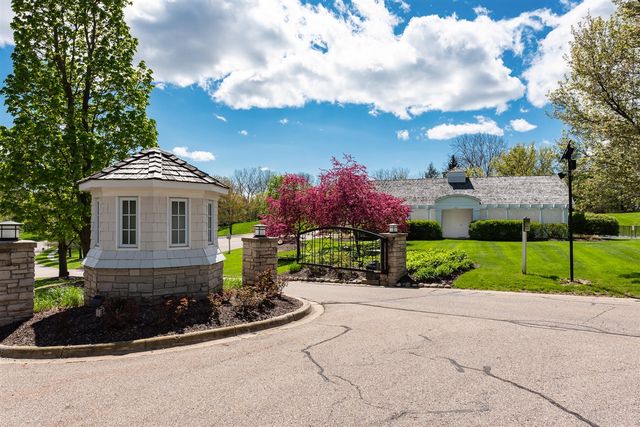 1820 Flowers Crossing Drive 12, Grand Rapids, MI 49525