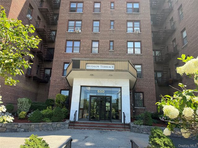 632 Warburton Avenue 3B, Yonkers, NY 10701