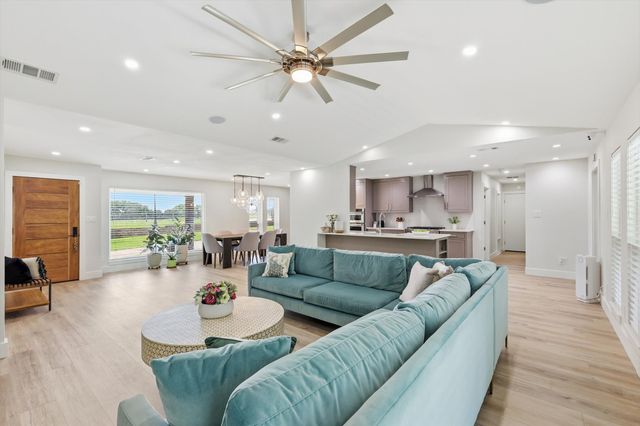 1909 W Red Bird Lane, Dallas, TX 75232